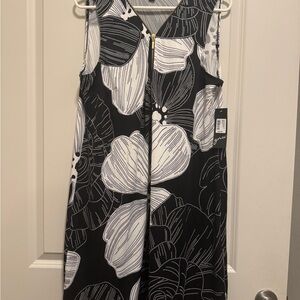 GNW Black and White Midi A-line Sleeveless V-neck Dress